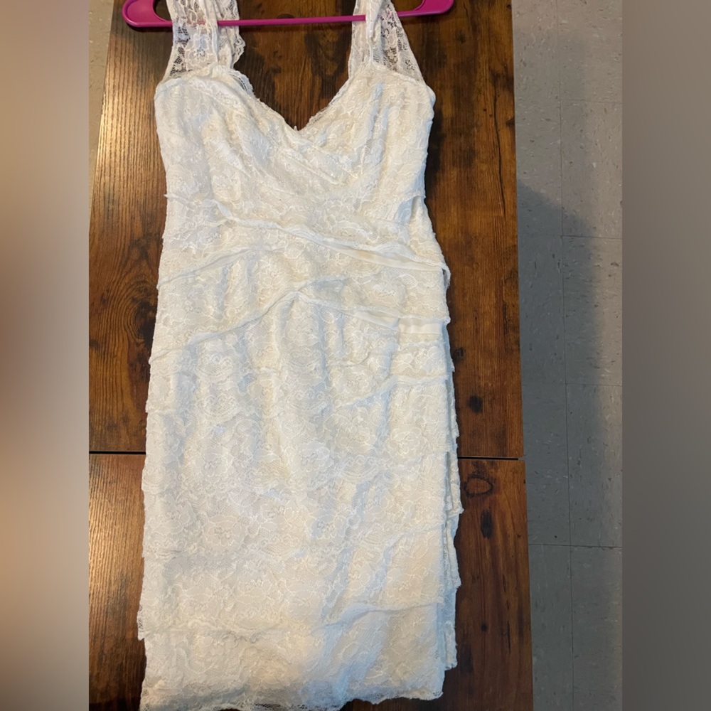 Elegant White Lace Sleeveless Dress - Picture 2 of 2